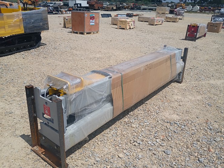 #l77-020-•-lanch-two-post-vehicle-lift-image-5