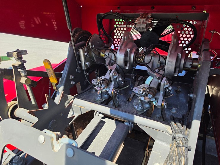 2021-massey-ferguson-1840-image-9