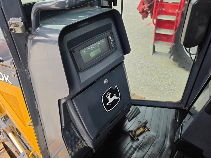 2016-deere-550k-xlt-image-11
