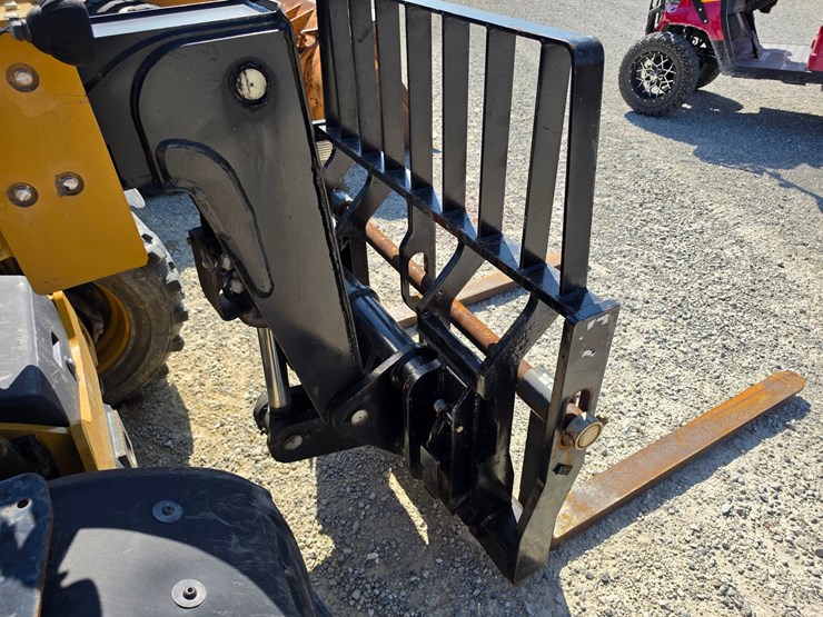 2016-caterpillar-th255c-image-19