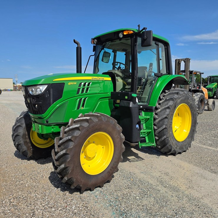 2019 JOHN DEERE 6110M
