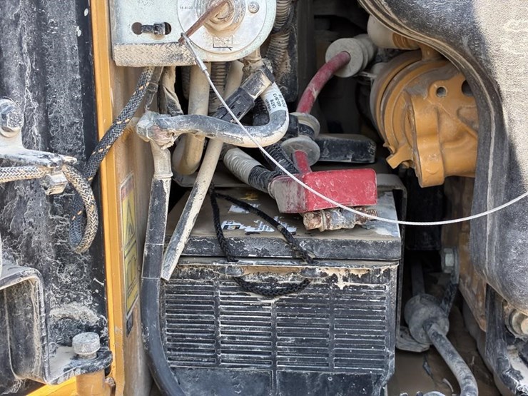 2023-caterpillar-259d3-image-26
