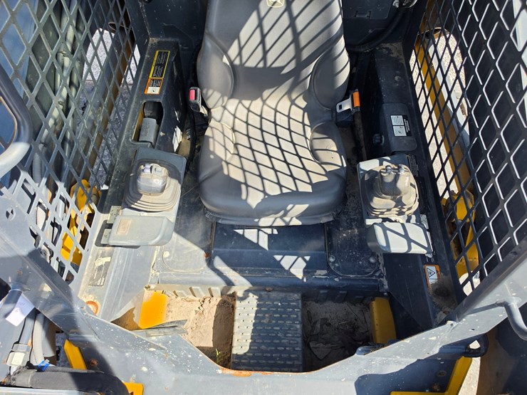 2023-deere-317g-image-9