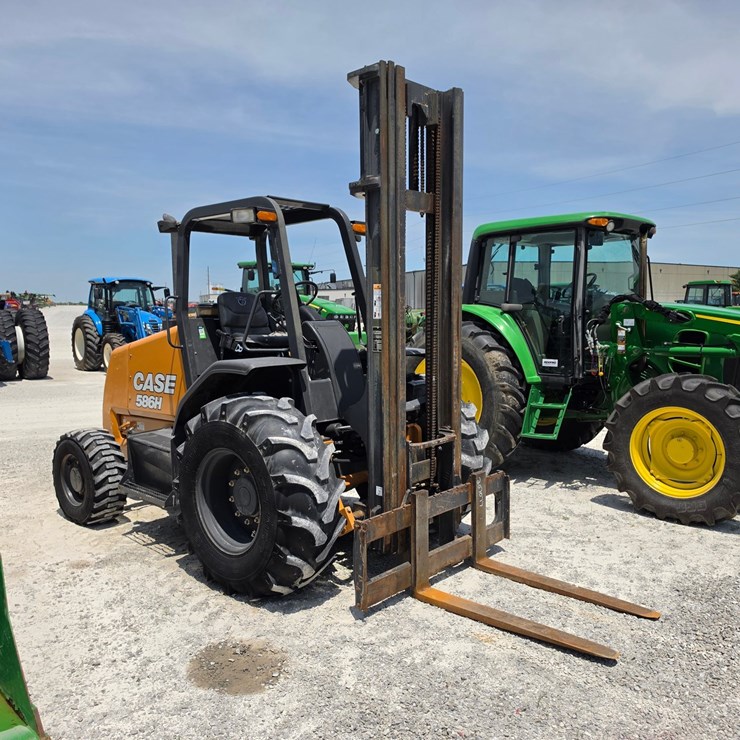 2020 CASE 586H