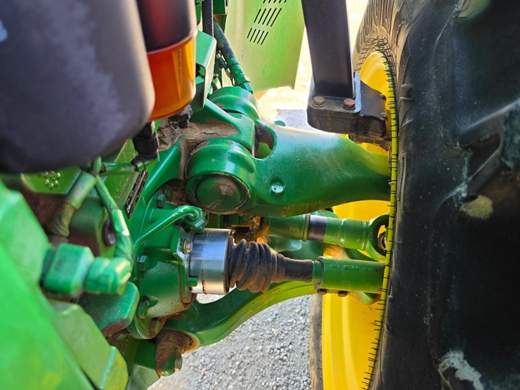 2012-john-deere-8335r-image-22