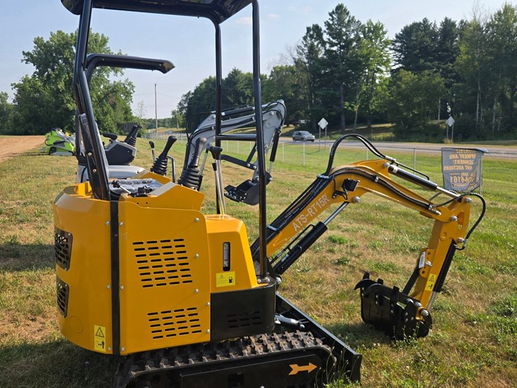 #8853-•-rt15r-z-mini-excavator-image-3