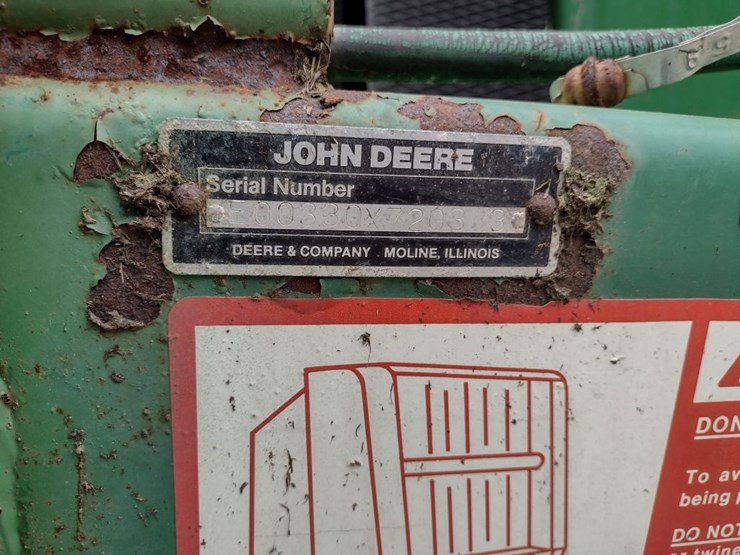john-deere-330-image-3