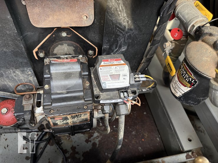 2008-wacker-neuson-e2200-image-13
