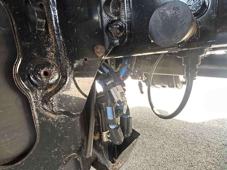 2018-freightliner-m2-106-image-35