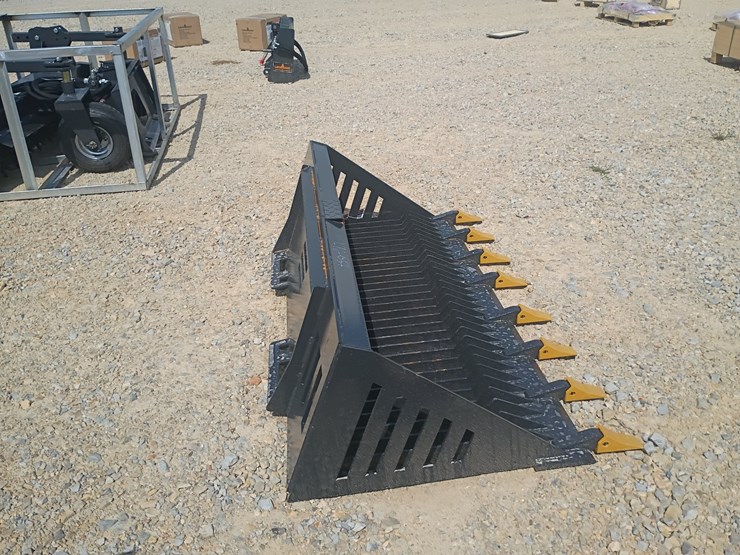 #l76-054-•-landhonor-72"-rock-bucket-skid-steer-attachment-image-6