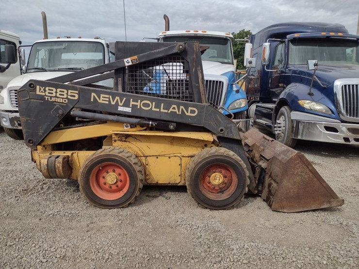 new-holland-lx885-image-3