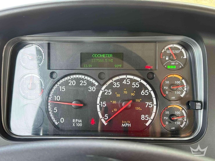 2019-freightliner-m2-106-image-45