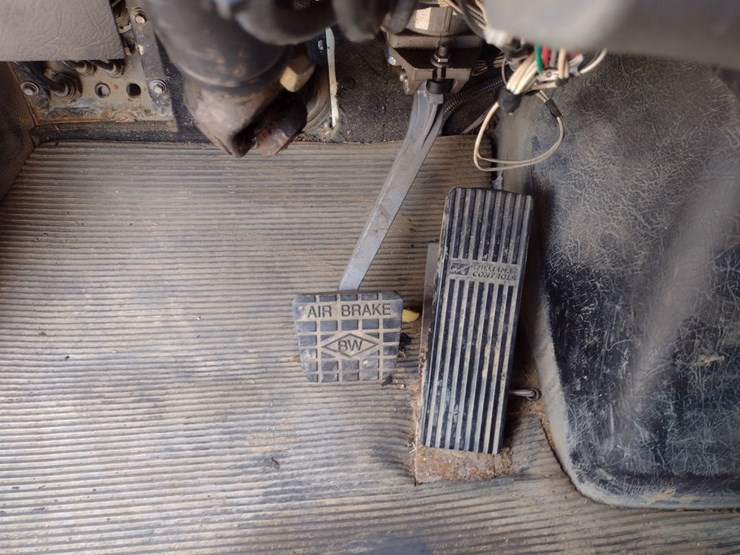 western-star-4900-image-11