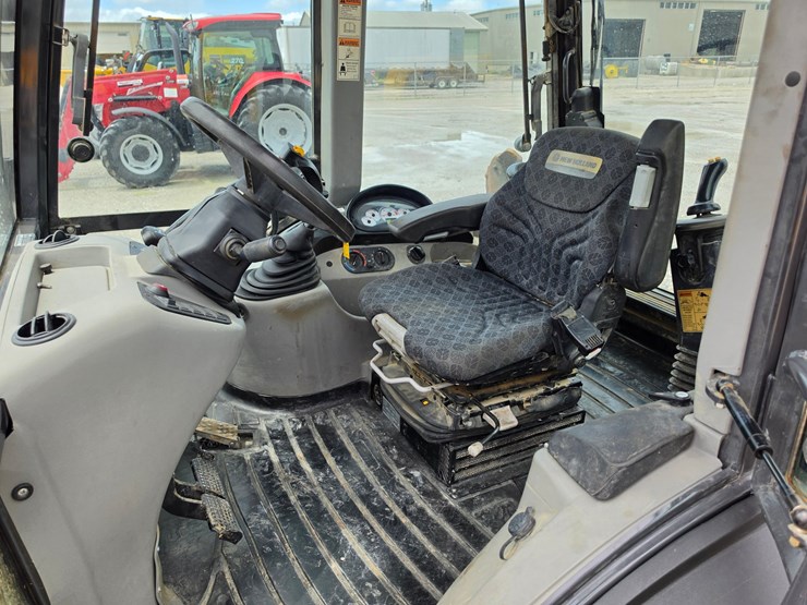 2022-new-holland-b95c-image-18