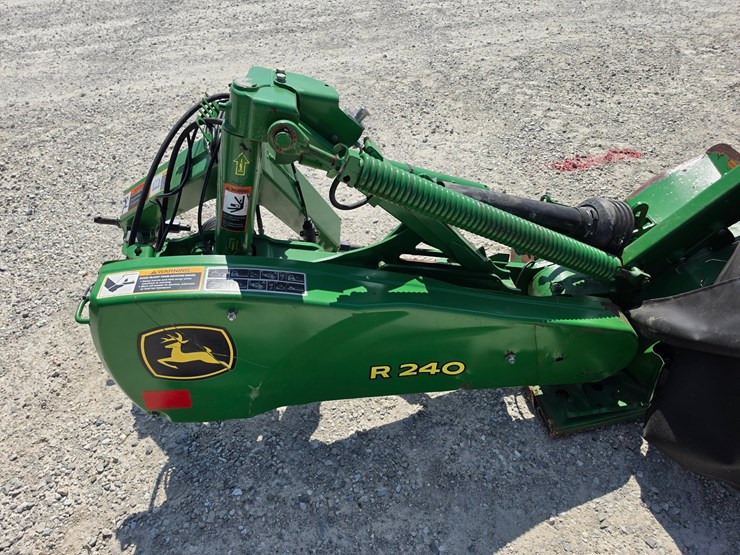 2020-john-deere-r240-image-5