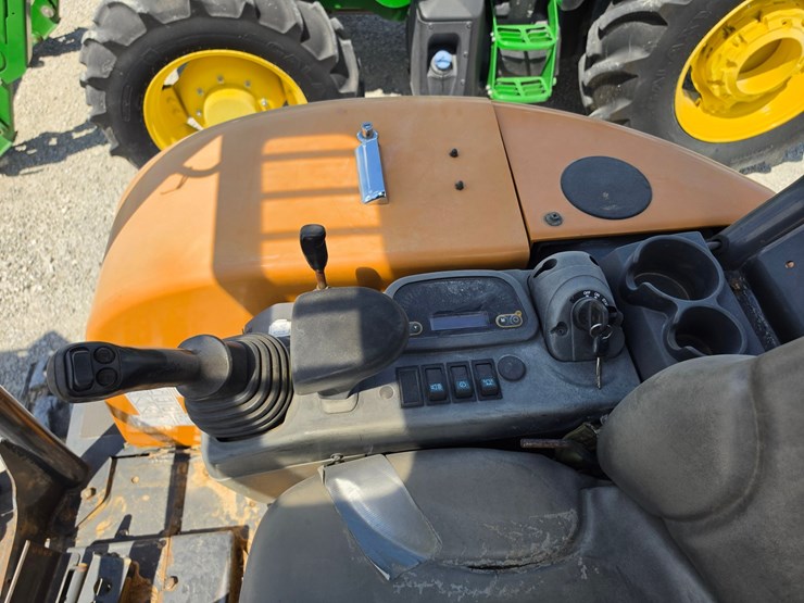 2019-case-cx37c-image-10