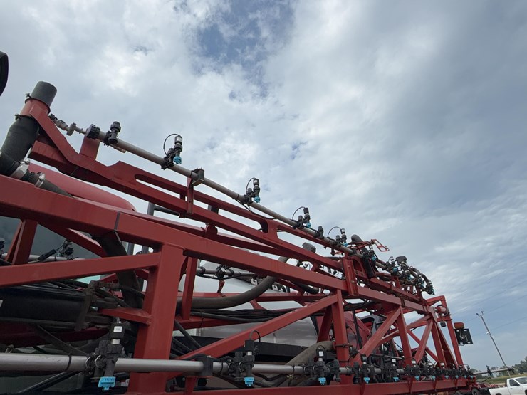 2009-case-ih-4420-self-propelled-sprayer-image-11
