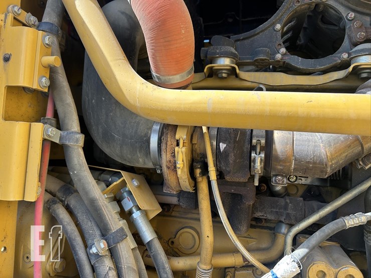 2011-caterpillar-140m2-awd-image-44