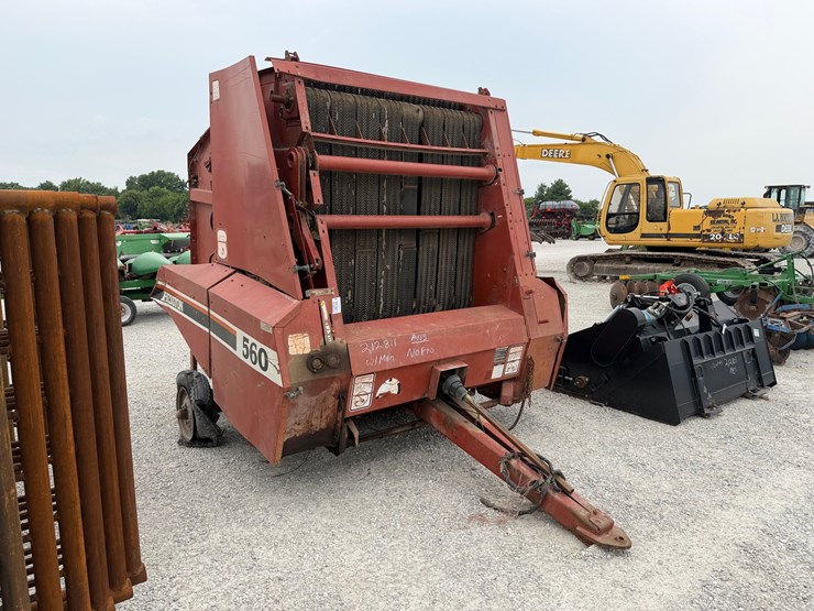 hesston-560-image-1
