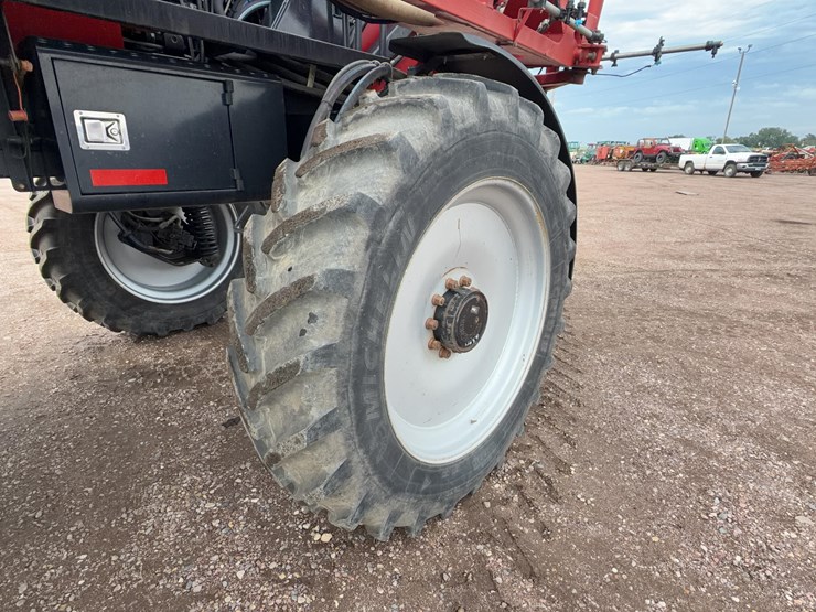 2009-case-ih-4420-self-propelled-sprayer-image-15