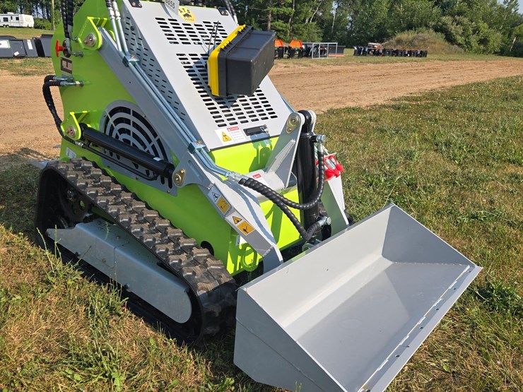 #8855-•-ats-t460-mini-skid-steer-23-hp-image-12