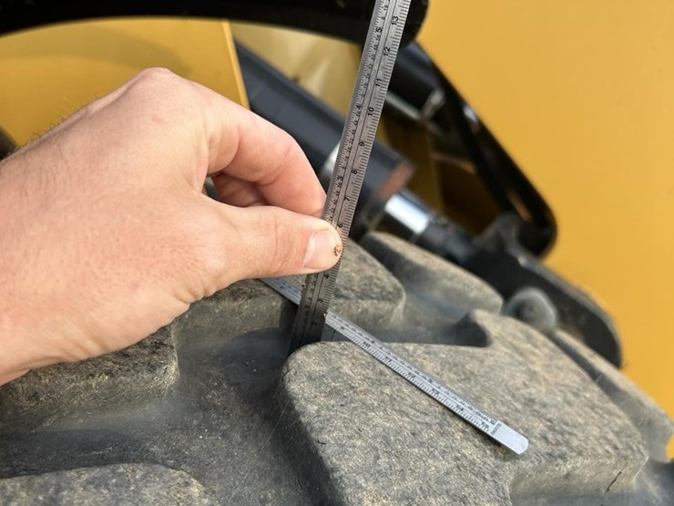 2015-caterpillar-910k-image-53