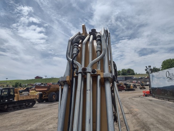 caterpillar-15-image-29