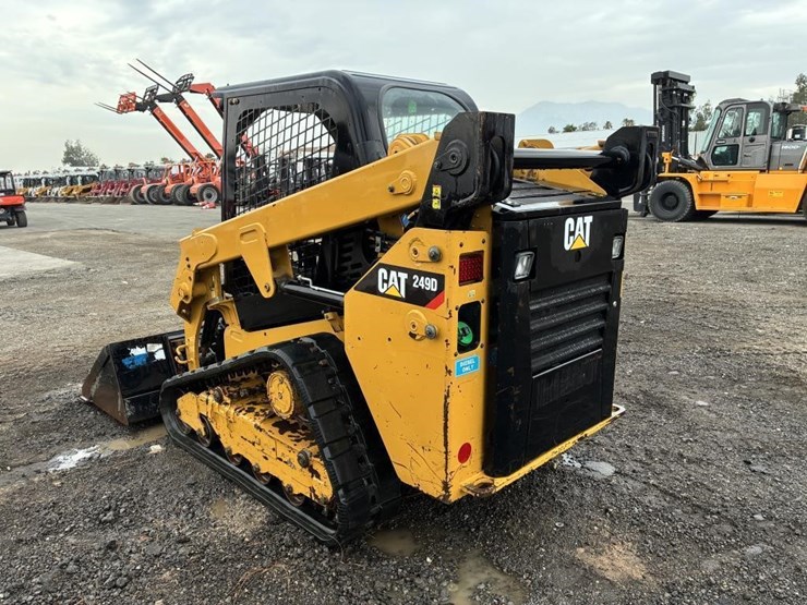 2016-caterpillar-249d-image-4