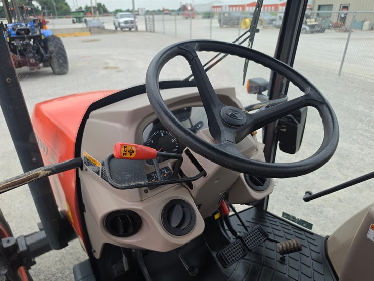 2017-kubota-m7060-image-18