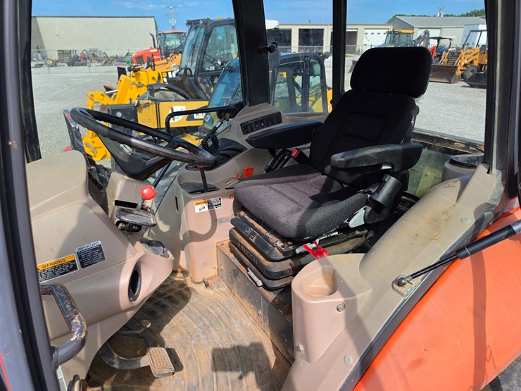 2017-kubota-m7060-image-15