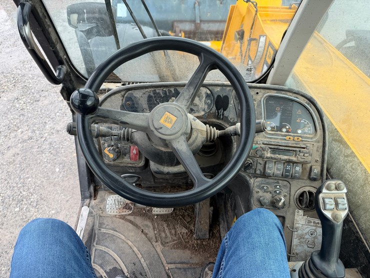 2014-jcb-541-image-9