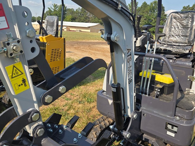 #8803-•-ats-me18-mini-excavator-image-11