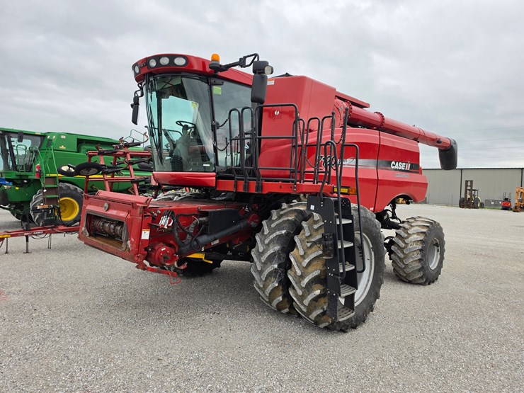 2011-case-ih-7120-image-1