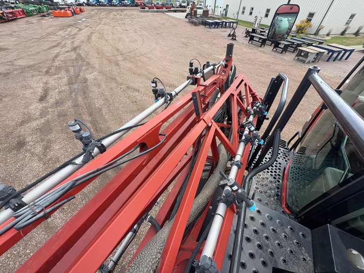 2009-case-ih-4420-self-propelled-sprayer-image-46