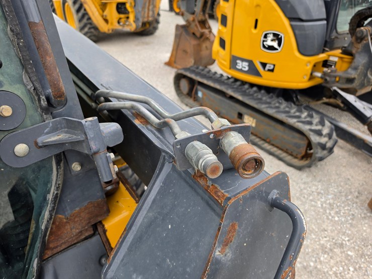2013-deere-320d-image-6