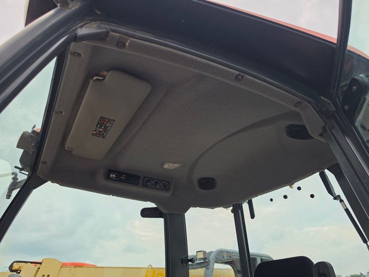 2015-kubota-m7060-image-10