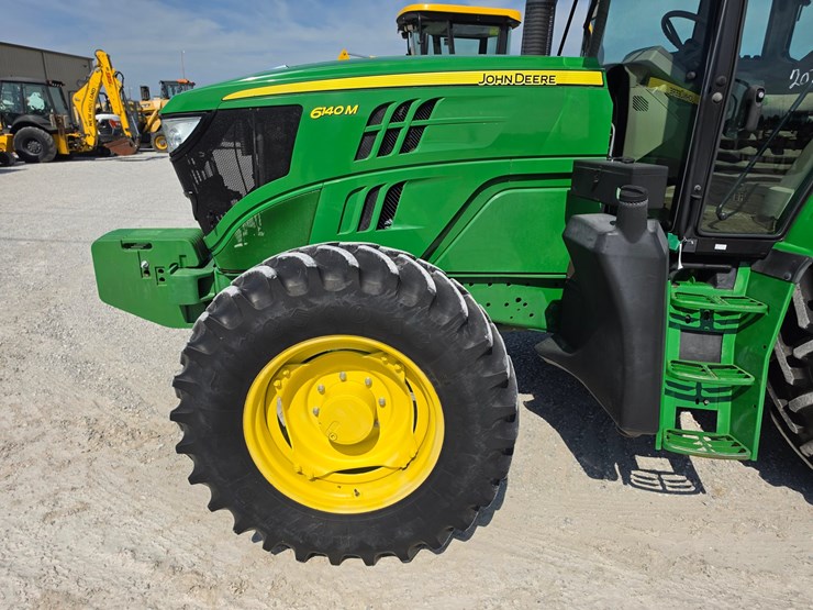 2014-john-deere-6140m-image-3