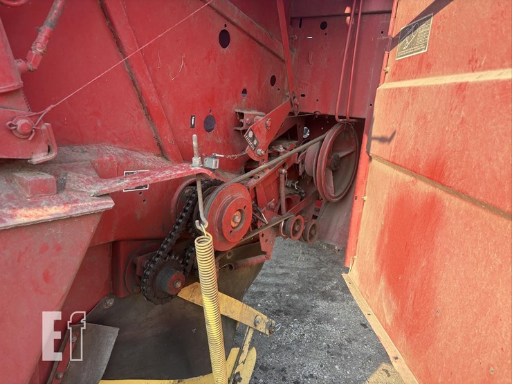 new-holland-660-image-8