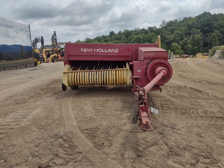 new-holland-320-image-2