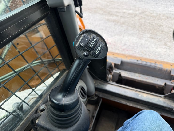 2019-case-tv450-image-10