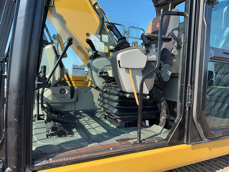 2015-caterpillar-326fl-image-11