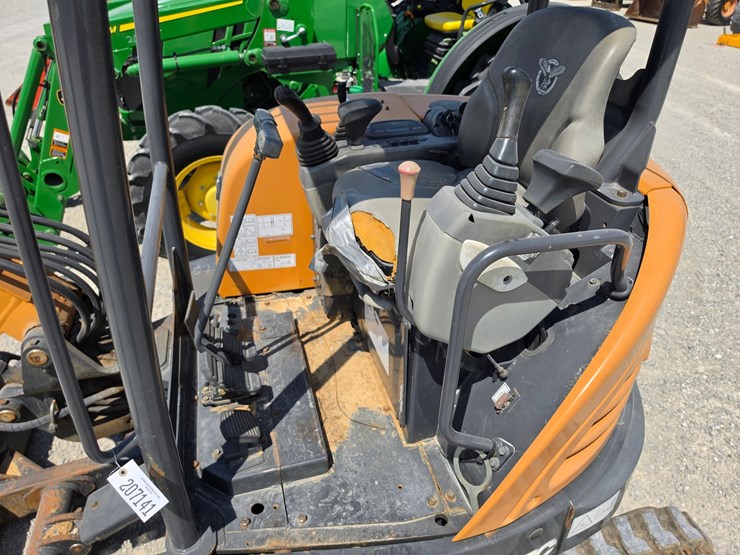 2019-case-cx37c-image-9