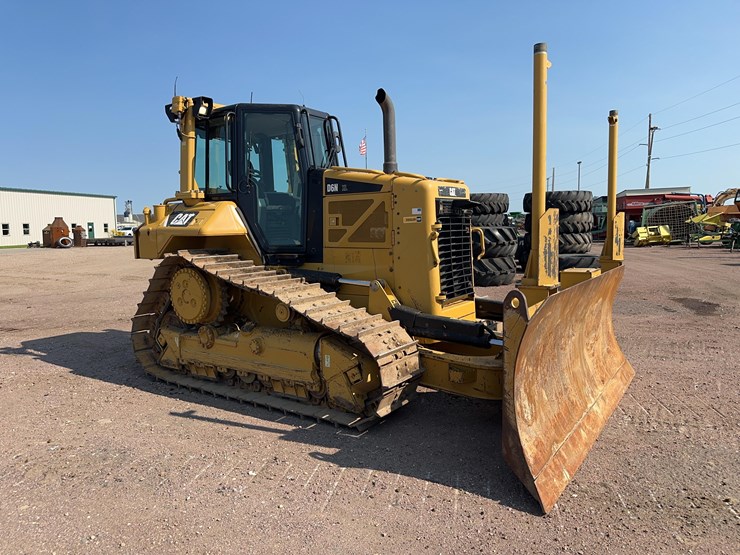 2015-caterpillar-d6n-xl-image-2