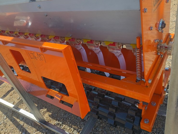 #l76-007-•-landhonor-seeder-skid-steer-attachment-(3-point)-image-12