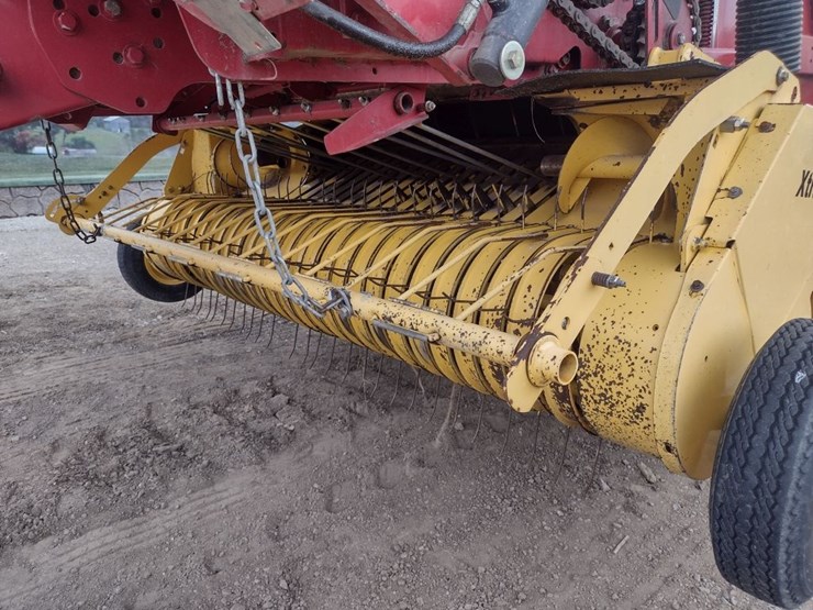 new-holland-br740-image-9