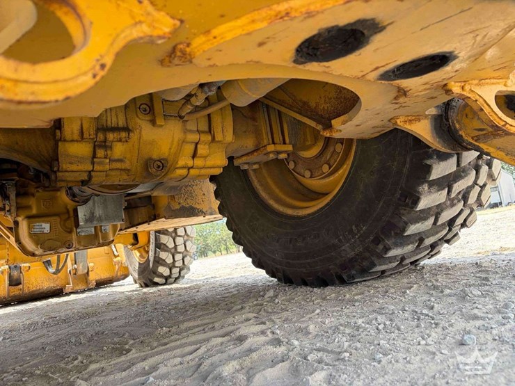 2020-deere-310l-image-41