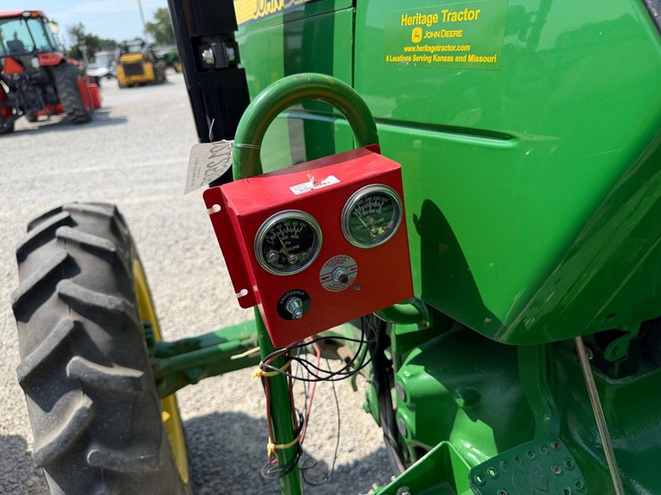 2011-john-deere-5065e-image-14