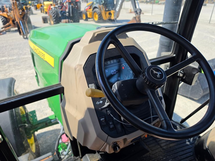 2020-john-deere-6105e-image-10