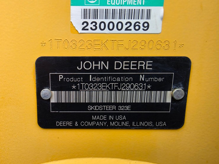 2015-deere-323e-image-16
