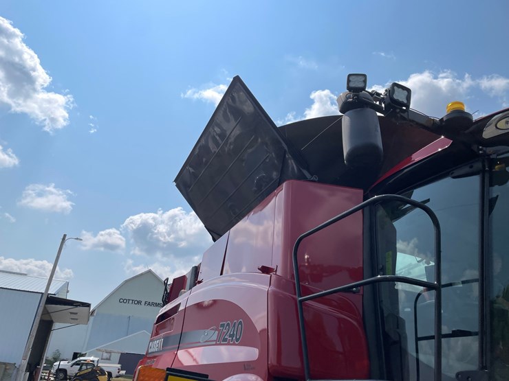 2018-case-ih-7240-image-112
